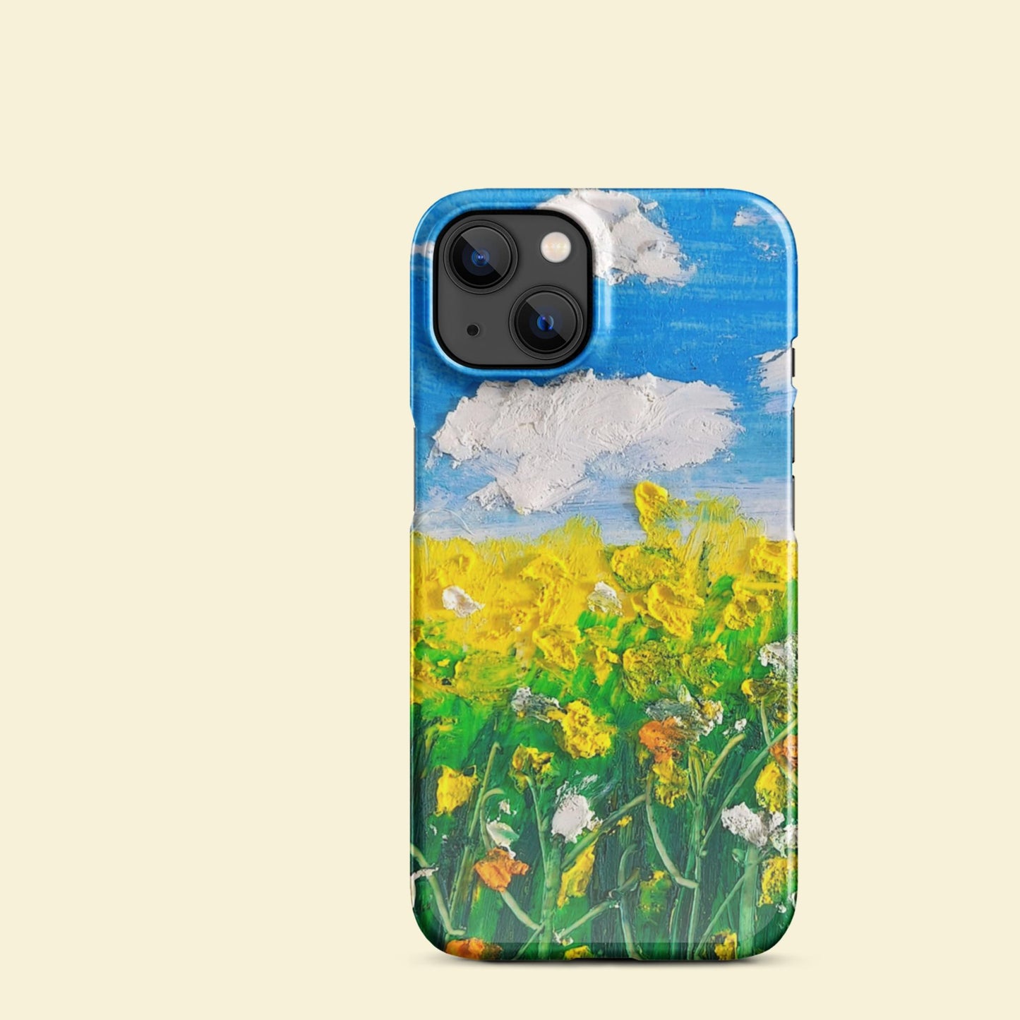 Détail de la coque iPhone Fine Prairie montrant le design fleuri et la finition lisse.