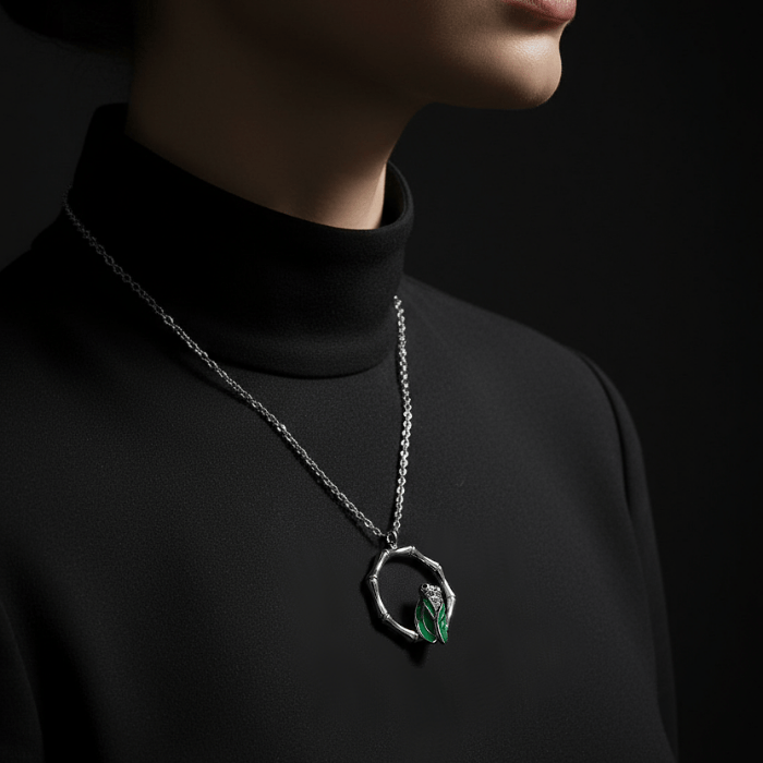 Pendentif (Collier inclu) - Cigale aux ailes de jade XinWuSi